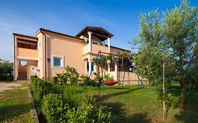 Spacious Apartment With Parking&Garden
